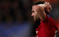 Phil Jones phản lưới nhà, Man United 'chạy trốn' ngôi đầu thành công