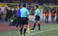 Có chuyện gì xảy ra với trọng tài trận Việt Nam v Malaysia vậy?