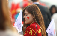 Fan nữ đọ sắc chờ đại chiến Việt Nam vs Malaysia 