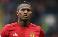 Vì sao Solskjaer bất ngờ chọn Valencia thay Young ở trận gặp Newcastle?