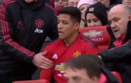 Bị thay ra, Sanchez một phen tẽn tò vì giành luôn ghế ngồi của Solskjaer