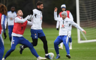 Giroud thể hiện sức mạnh khiến đồng đội phải 'méo mặt'
