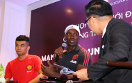 Dwight Yorke tin Man United hạ Tottenham, Việt Nam sẽ dự World Cup 