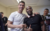 Mayweather 'đột nhập' phòng thay đồ, sánh vai với Ronaldo