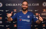 Higuain 'gặp khó' ở AC Milan, Sarri nói gì?