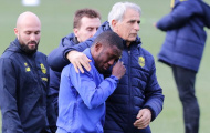 Đồng đội Emiliano Sala rơi lệ khi cảnh sát ra thông báo đáng sợ