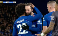 Fan Chelsea phát sốt vì 1 điều giữa Willian và Higuain trận Sheffield