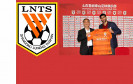 Fellaini thật lạ lẫm cầm áo đấu CLB mới