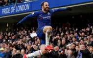 Gonzalo Higuain và 'mặt nạ' Drogba ở Stamford Bridge