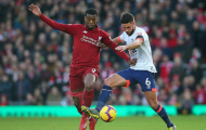 Trong cơn khủng hoảng, sao Liverpool phải nén đau thi đấu