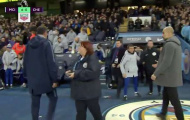 SỐC: Sarri hành xử khó tin với Guardiola sau trận thua muối mặt