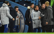 Sarri lướt qua như 'người vô hình', để lại Pep bơ vơ giữa đám đông