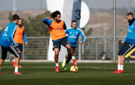 Marcelo thi triển tuyệt kỹ trước vòng vây các đồng đội