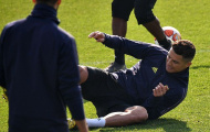 Ronaldo 'té chổng vó' trước ngày đến Tây Ban Nha