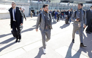 Messi khá 'bảnh' cùng Barca hành quân đến Pháp