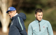 Bị Hazard làm ngơ, HLV Sarri trao đổi riêng với Higuain, Willian