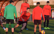 Bị AC Milan bỏ xa, Daniele De Rossi đầy lo âu trên sân tập