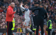 Vùng vằng khi bị thay ra, Henderson bị Klopp 'chỉnh' ngay tại chỗ
