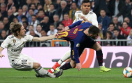 Real thua tan nát, CĐV 'phì cười' trước cách Modric theo kèm Messi