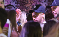 Mặc PSG triệu tập, Neymar vẫn vui vẻ đi quẩy