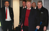 Sir Alex nở nụ cười tươi khi cùng Man Utd rời Paris