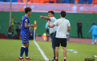 HLV Trần Minh Chiến tố trọng tài thiên vị cho SLNA