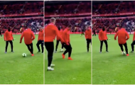 Khó tin! 'Trung vệ giỏi nhất thế giới' của Liverpool bị 'sỉ nhục' 3 lần trong 11 giây