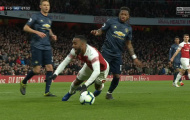 Fan Arsenal hát câu gì chọc tức M.U khi được hưởng phạt đền?