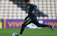 Cả gan cạnh tranh cùng Liverpool, Ederson bị Coutinho 'dằn mặt' 