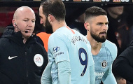 Bực bội vì bất công, Giroud bất mãn vạch trần thầy trò Sarri - Higuain