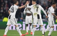 Phản ứng bất ngờ của Ronaldo khi được CĐV đề nghị ký tên lên áo Real