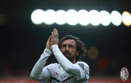 Pirlo tái hiện pha sút phạt thần sầu trong trận giao hữu giữa các huyền thoại