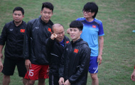 U23 Việt Nam vui vẻ tập luyện khi đón những vị khách đặc biệt từ Hàn Quốc