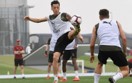 Có một Mesut Ozil rất khác ở Arsenal hiện tại