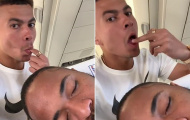 Dele Alli bày trò trêu ghẹo người hùng của tuyển Anh