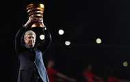 Arsene Wenger lần đầu nâng cúp sau 8 tháng rời Arsenal