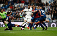 Con trai Zidane ra mắt tệ hại, Real chiến thắng chật vật nhờ Benzema