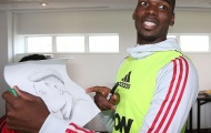 Fan nhí mắc bệnh hiểm nghèo vẽ hình Pogba và De Gea như thật