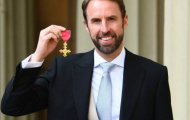 Thuyền trưởng Tam Sư đầy thu hút với 'phụ kiện' đặc biệt ở Buckingham