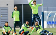 Chưa bao giờ biết mệt nhọc, dàn sao Man City hành động 'khó đỡ' trên sân tập
