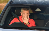 Solskjaer lộ vẻ khó chịu khi bị giới săn ảnh làm phiền