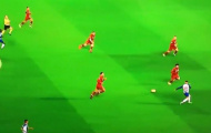 Fan Liverpool ngỡ ngàng với kĩ năng phòng ngự của Salah