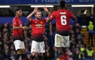 Làm khách ở Old Trafford, Barca tiện thể 'cuỗm' luôn sao Man Utd