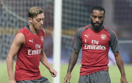 'Lacazette và Ozil không vui khi bị thay ra'