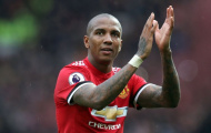 Quá nản Ashley Young, Man Utd mở đàm phán với 'người thay thế'