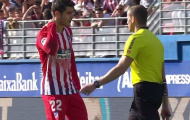 Bị sờ gáy, đệ Costa đòi 'khô máu' với trọng tài