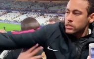 SỐC! Neymar giận dữ, đấm thẳng mặt CĐV