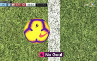 Giấc mơ vô địch của Liverpool bị gián đoạn bởi những khoảng cách vài milimet