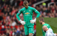 Đây! De Gea được 'người cùng cảnh ngộ' an ủi ngay sau hiệp một