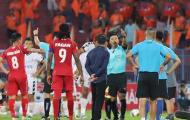 Lạ lùng trọng tài V-League: Liên tiếp rút nhầm thẻ đỏ